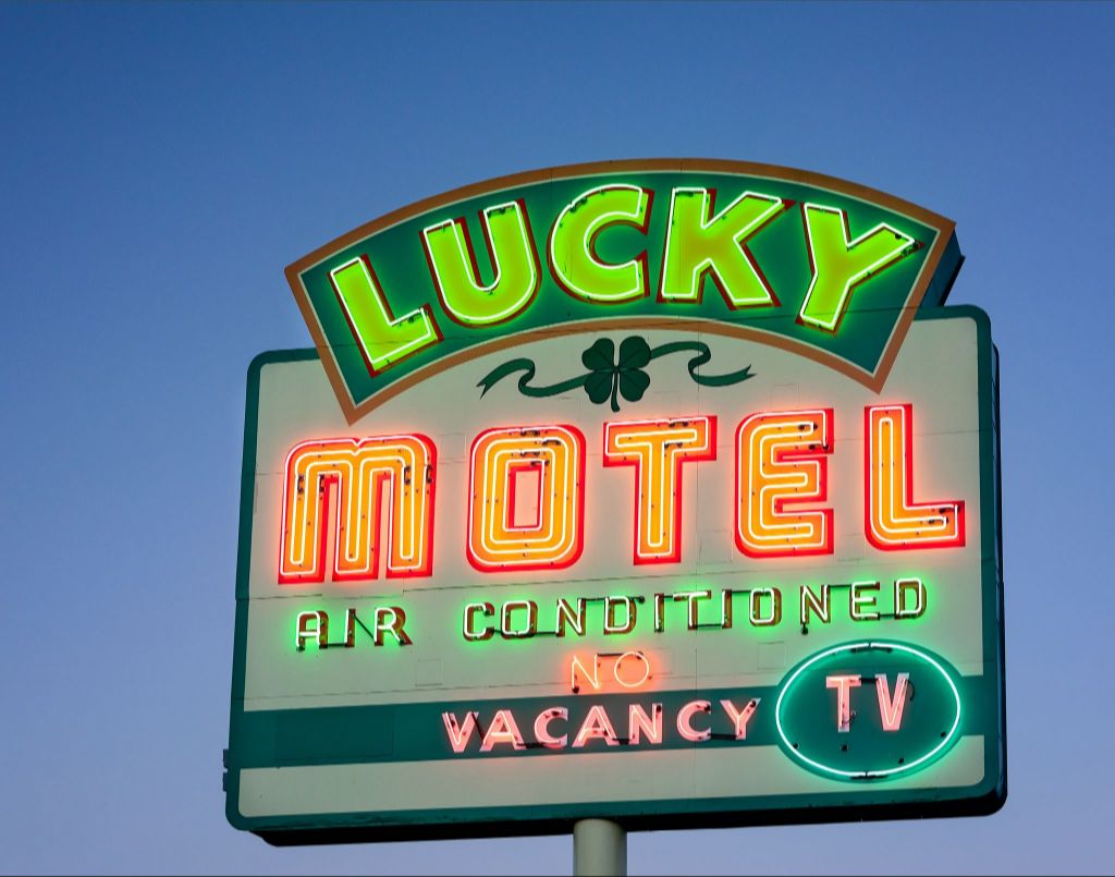 Lucky Motel