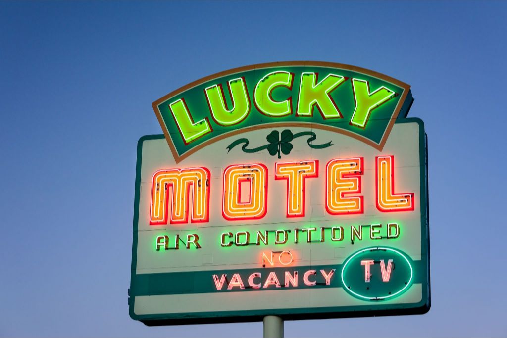 Lucky Motel
