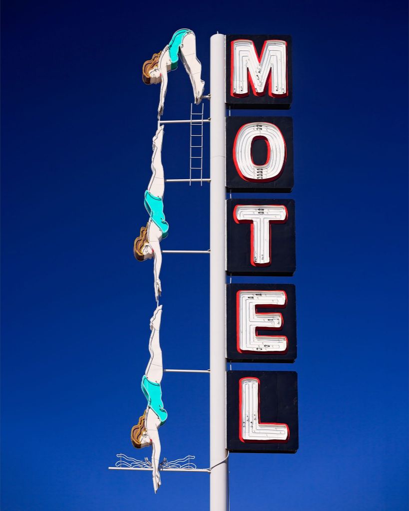 Diving Lady Starlite Motel